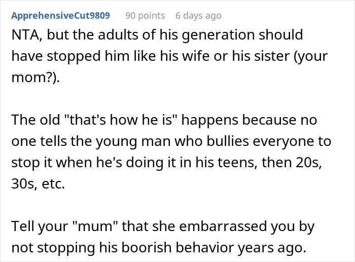 Guy Leaves Christmas Dinner Over Uncle’s Jokes, Mom Furious He “Embarrassed Her”