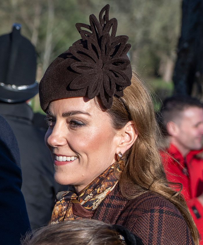 “Never Had Cancer”: Video Of Kate Middleton’s “Scar” During Christmas Appearance Sparks Wild Conspiracy Theories