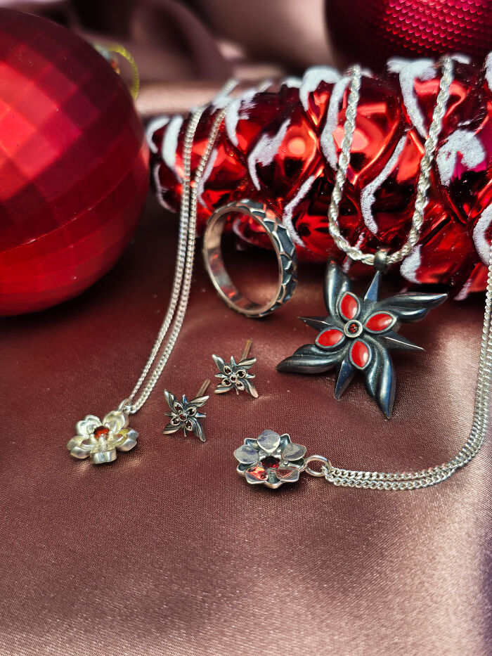 New And Shiny Geeky Jewelry Made By Orion Ivliev Shot Festive In The Christmas Spirit New And Shiny Geeky Jewelry Made By Orion Ivliev Shot Festive In The Christmas Spirit