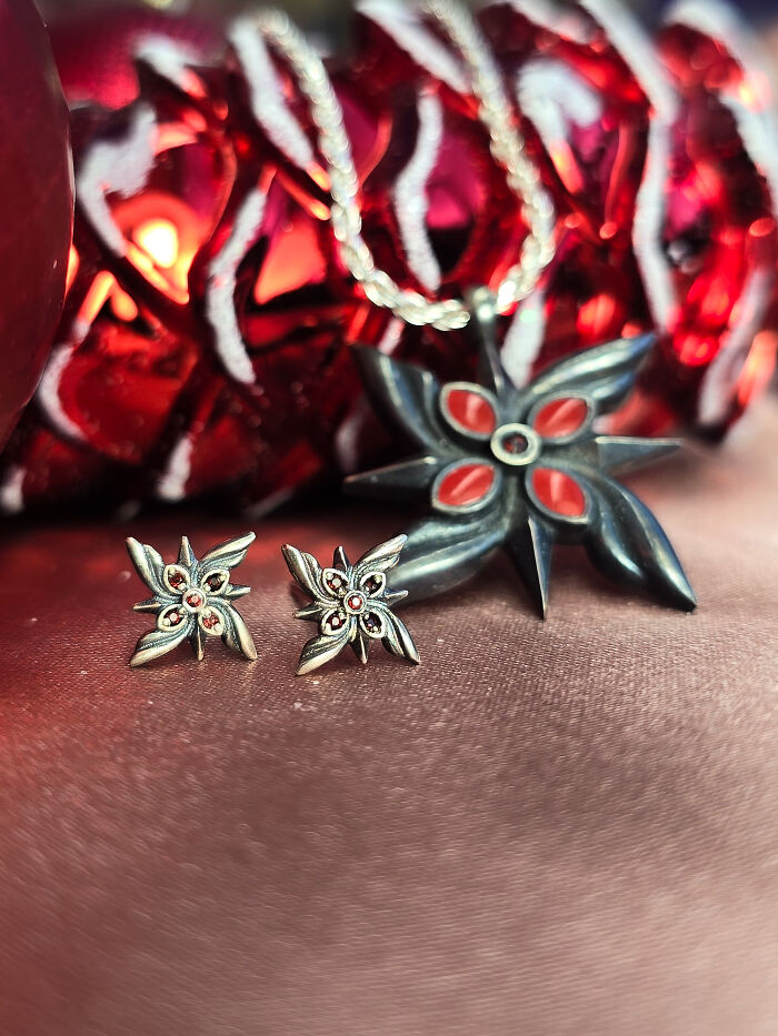 New And Shiny Geeky Jewelry Made By Orion Ivliev Shot Festive In The Christmas Spirit New And Shiny Geeky Jewelry Made By Orion Ivliev Shot Festive In The Christmas Spirit