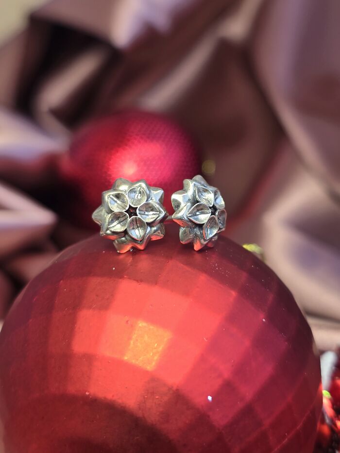 New And Shiny Geeky Jewelry Made By Orion Ivliev Shot Festive In The Christmas Spirit New And Shiny Geeky Jewelry Made By Orion Ivliev Shot Festive In The Christmas Spirit