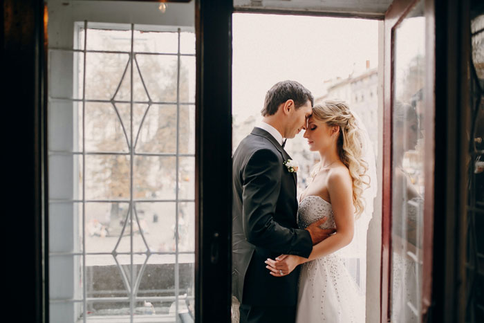 Uninvited Guest Treats Wedding Night Like It&rsquo;s A Sleepover, Shocked As Bride And Groom Kick Her Out