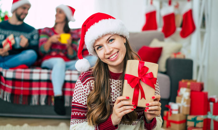 “I’m The Grinch”: Lady Drops Out Of Fam Secret Santa As Her Sis Turns It Into A Luxe Shopping List “I’m The Grinch”: Lady Drops Out Of Fam Secret Santa As Her Sis Turns It Into A Luxe Shopping List