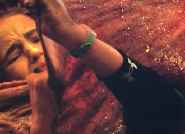 Stranger Things Rushes To Edit Major Episode Blunder After Fans Brutally Expose Mistake Stranger Things Rushes To Edit Major Episode Blunder After Fans Brutally Expose Mistake