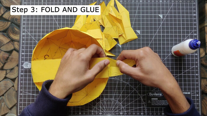 I Couldn’t Find Affordable Wall Art, So I Designed A Low-Poly “Sun & Moon” Out Of Paper