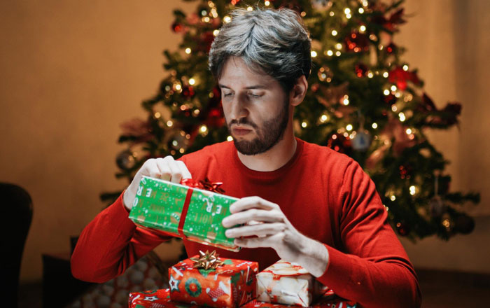 Teen Mad As Dad Gifts Stepbro A Car For Xmas, Calls It Favoritism As All They Get Is A Gift Card