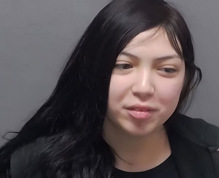 “Parents Failed Her”: Teen Taught Harsh Lesson By Judge After Pepper-Spraying Tourists On A Boat “Parents Failed Her”: Teen Taught Harsh Lesson By Judge After Pepper-Spraying Tourists On A Boat