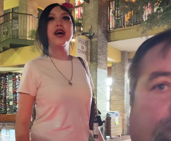 “Parents Failed Her”: Teen Taught Harsh Lesson By Judge After Pepper-Spraying Tourists On A Boat “Parents Failed Her”: Teen Taught Harsh Lesson By Judge After Pepper-Spraying Tourists On A Boat