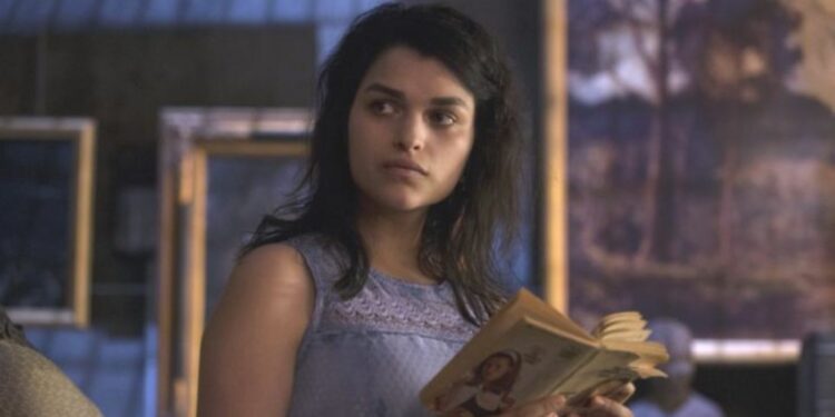 Eve Harlow as Maya Vie Eve Harlow as Maya Vie