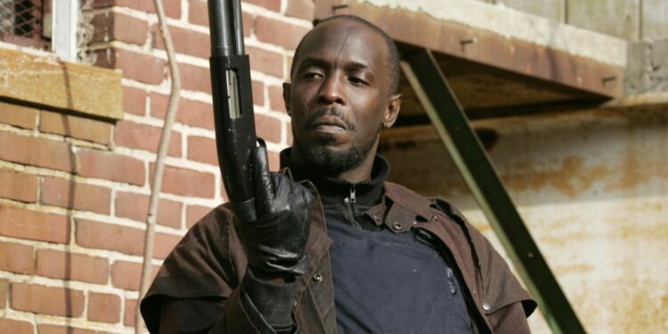 Michael K. Williams holding a mossberg 500 cruiser shotgun for a scene Michael K. Williams holding a mossberg 500 cruiser shotgun for a scene
