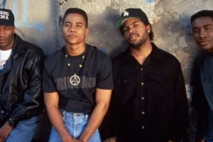 Morris Chestnut, Cuba Gooding Jr, Ice Cube and Laurence Fishburne posing in a film