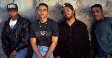 Morris Chestnut, Cuba Gooding Jr, Ice Cube and Laurence Fishburne posing in a film