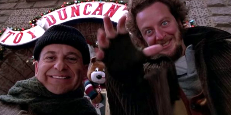 Joe Pesci and Daniel Stern in Home Alone 2: Lost in New York (1992)