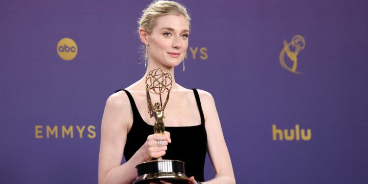 Elizabeth Debicki holding her Emmy award