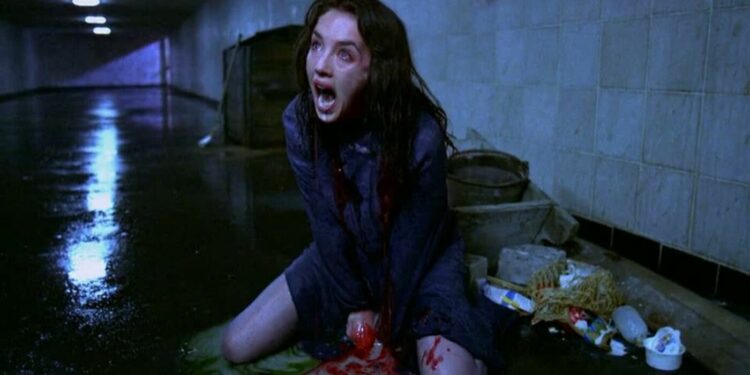 Asabelle Adjani as Anna