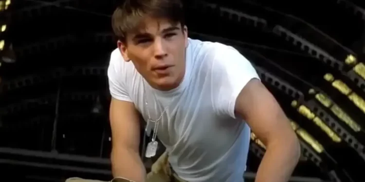 Josh Hartnett in Pearl Harbor