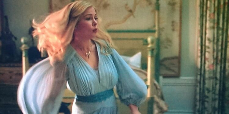 Michelle Williams posing in a movie