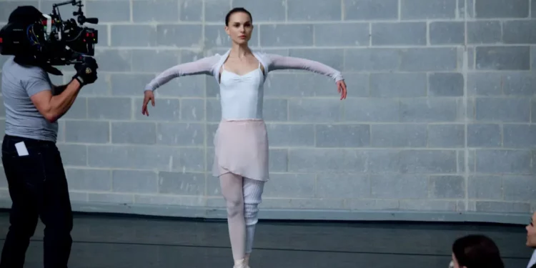 Natalie Portman posing for the shoot Natalie Portman posing for the shoot