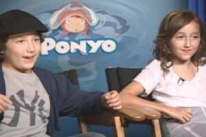 Noah Cyrus and Frankie Jonas on ponyo set