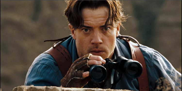 Brendan Fraser holding a binoculers