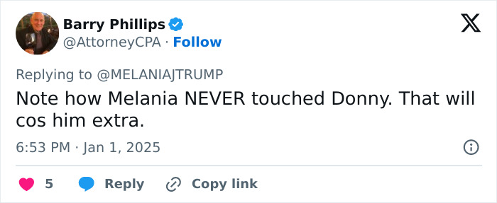 Melania Trump’s Body Language At Mar-a-Lago New Year’s Eve Bash Prompts Theories