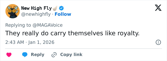 Melania Trump’s Body Language At Mar-a-Lago New Year’s Eve Bash Prompts Theories