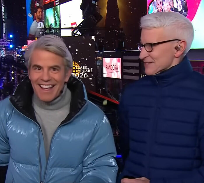 Amy Sedaris Stuns Viewers With “Transphobic” Jab During CNN’s New Year’s Eve Broadcast Amy Sedaris Stuns Viewers With “Transphobic” Jab During CNN’s New Year’s Eve Broadcast