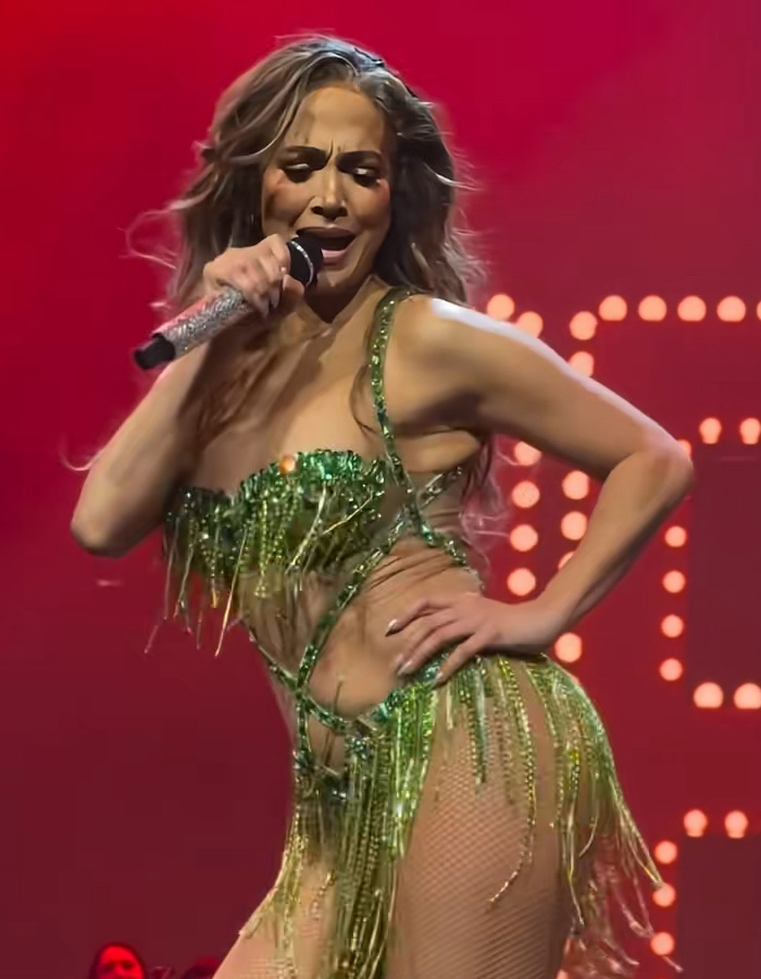 Jennifer Lopez Goes Viral After Brutally Responding To People Telling Her To “Dress Her Age” Jennifer Lopez Goes Viral After Brutally Responding To People Telling Her To “Dress Her Age”
