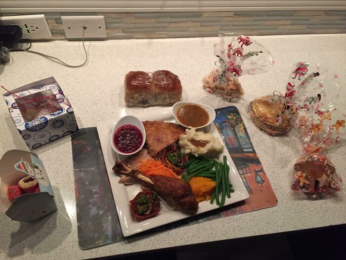 52 Holiday Moments So Sweet They Could Melt Even The Grinchiest Heart (New Pics) 52 Holiday Moments So Sweet They Could Melt Even The Grinchiest Heart (New Pics)