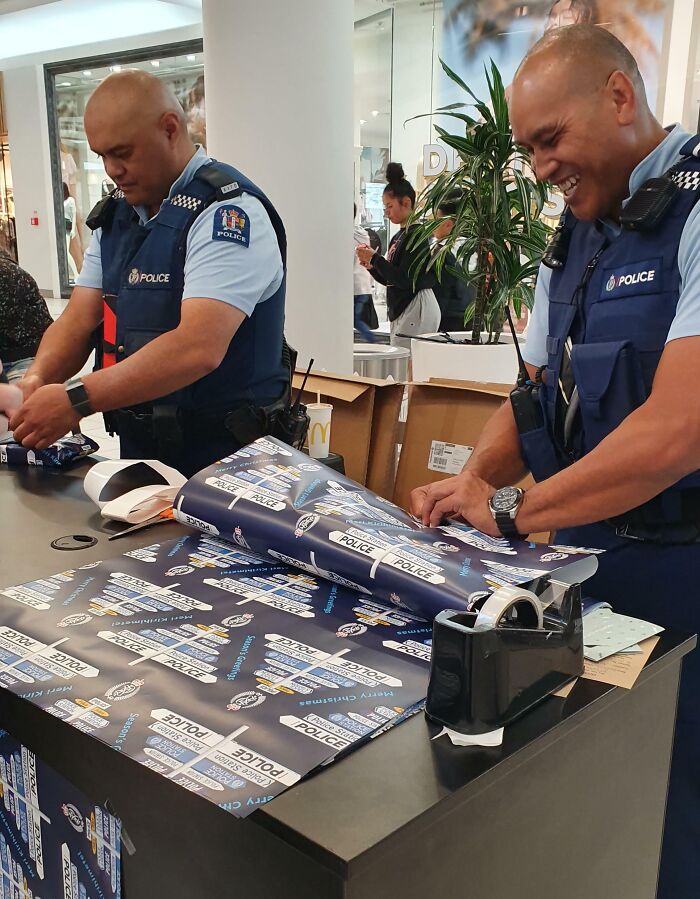 52 Holiday Moments So Sweet They Could Melt Even The Grinchiest Heart (New Pics) 52 Holiday Moments So Sweet They Could Melt Even The Grinchiest Heart (New Pics)