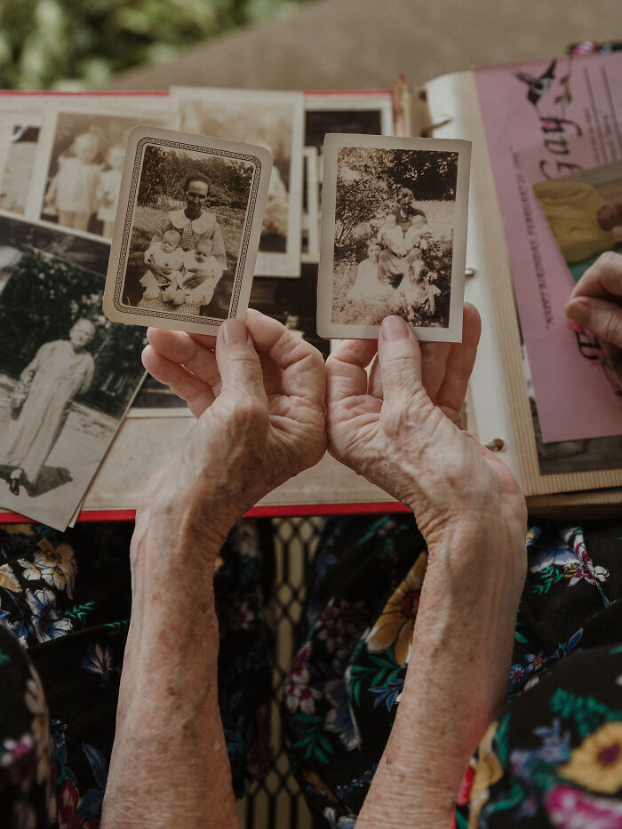 Fay And Gay: 24 Intimate Photos Capturing 90 Years Of Sisterhood By Samantha Yancey