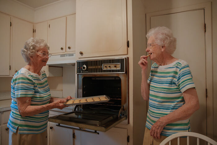 Fay And Gay: 24 Intimate Photos Capturing 90 Years Of Sisterhood By Samantha Yancey