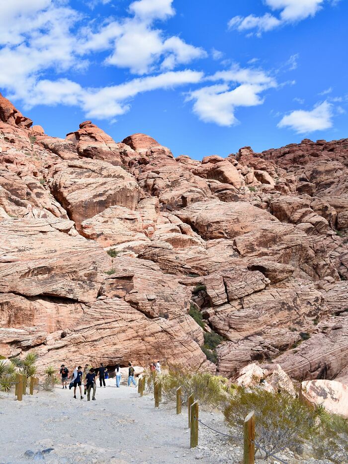 “First Karen Of 2026”: Woman Blocks Tourist&rsquo;s Shot In Viral Red Rock Canyon Incident