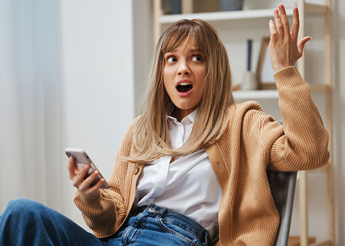 Makeup Artist Pretends To Be Sick On Woman’s Wedding Day For “Easy Money”