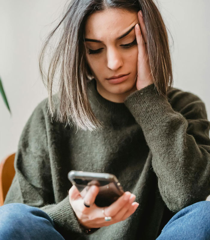 Woman Receives &ldquo;Proof&rdquo; That Her Husband Is Cheating, Finds Out How Crazy Ex-Girlfriends Can Get