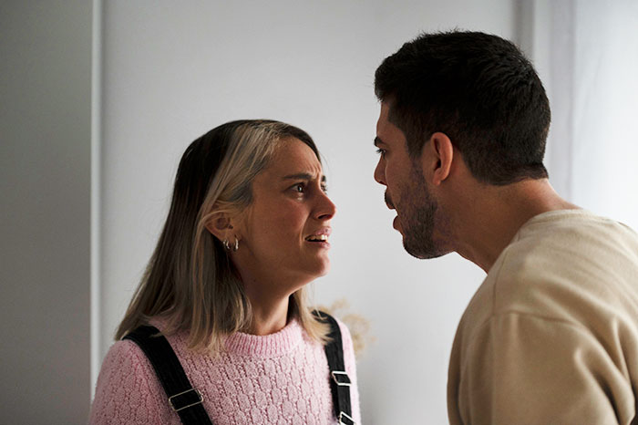 Man Loses It When GF Can’t Comprehend That His Business Trip Is Not Their Romantic Getaway Man Loses It When GF Can’t Comprehend That His Business Trip Is Not Their Romantic Getaway