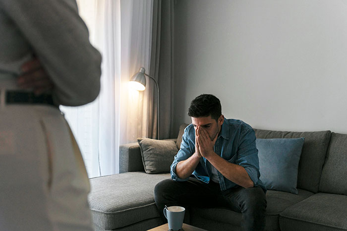 Man Loses It When GF Can’t Comprehend That His Business Trip Is Not Their Romantic Getaway Man Loses It When GF Can’t Comprehend That His Business Trip Is Not Their Romantic Getaway