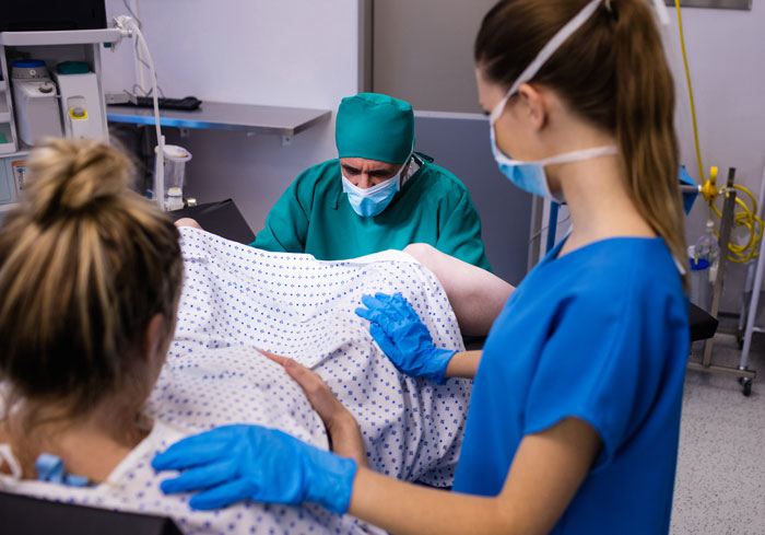 Pregnant Woman Doesn’t Want Fiancé’s Mom In Delivery Room, He Asks Her To “Compromise” Pregnant Woman Doesn’t Want Fiancé’s Mom In Delivery Room, He Asks Her To “Compromise”