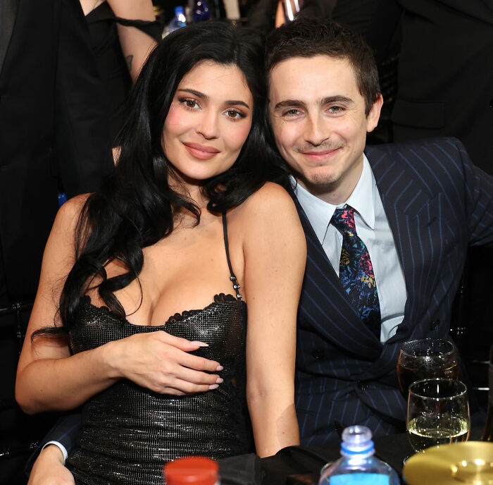 Video Of Timoth&eacute;e Chalamet “Using Kylie’s BBL” To Stand Up At Critics Choice Awards Goes Viral