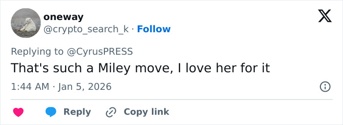 &ldquo;She is a Woman, Not a Dog&rdquo;: Miley Cyrus Pushes Back at Photographers In Tense Red Carpet Encounter