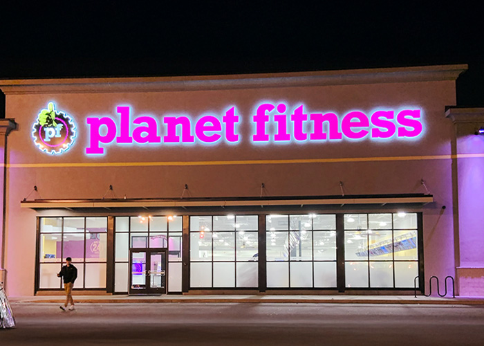 “Transphobic”: Planet Fitness Bathroom Incident Sparks Gender Outrage Over Locker Room Policies