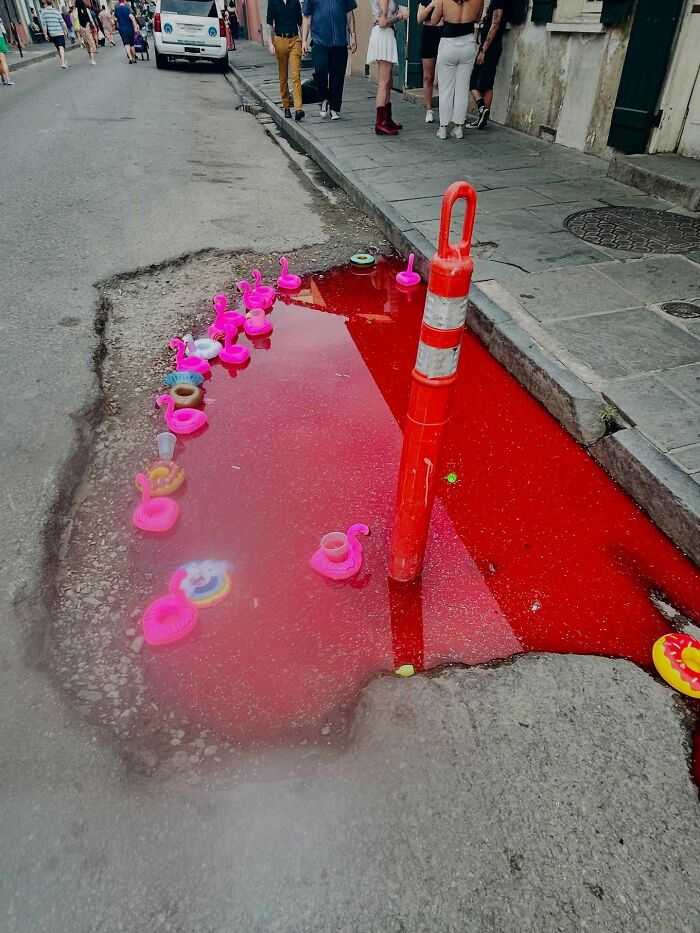 67 Times People Found The Weirdest Things In The Streets