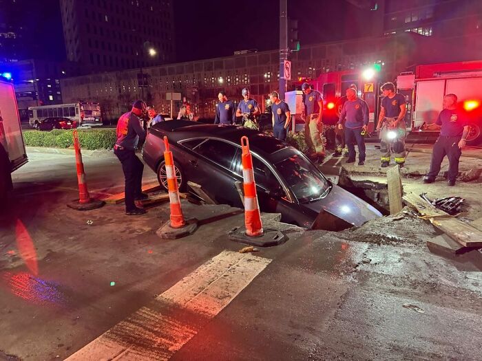 67 Times People Found The Weirdest Things In The Streets