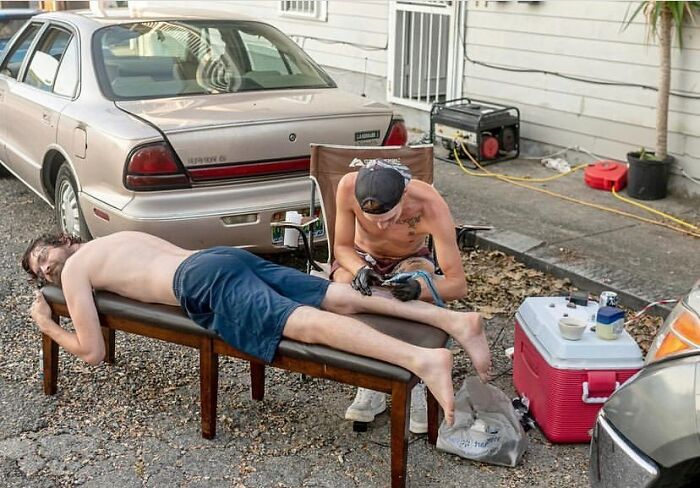 67 Times People Found The Weirdest Things In The Streets