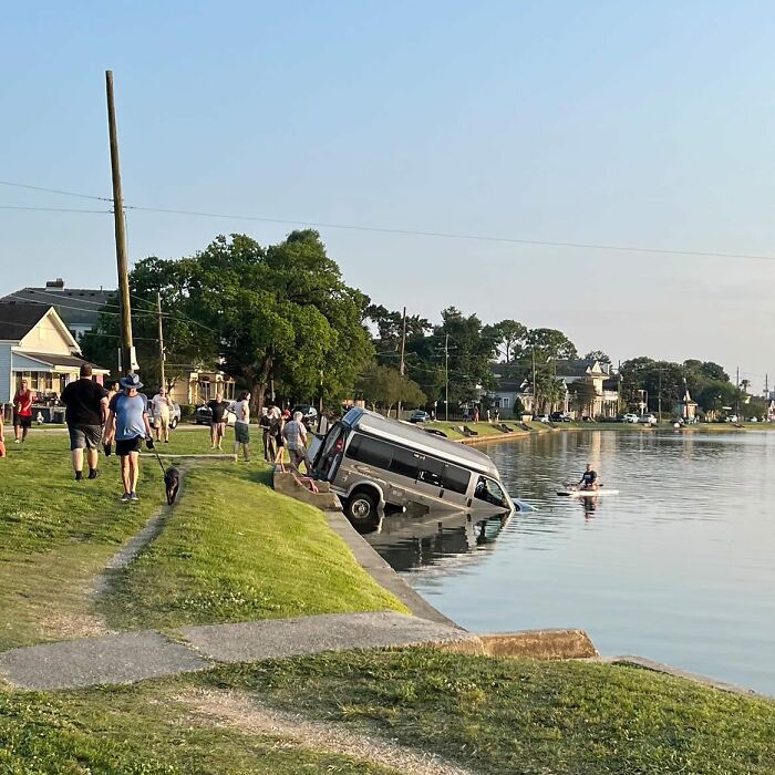 67 Times People Found The Weirdest Things In The Streets