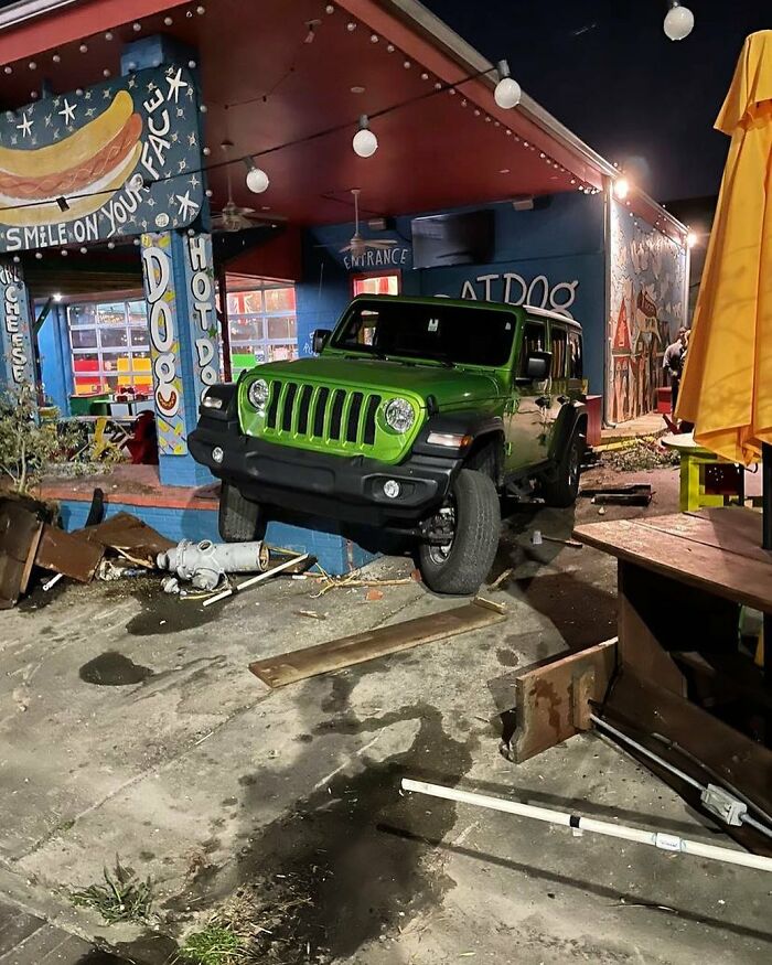 67 Times People Found The Weirdest Things In The Streets