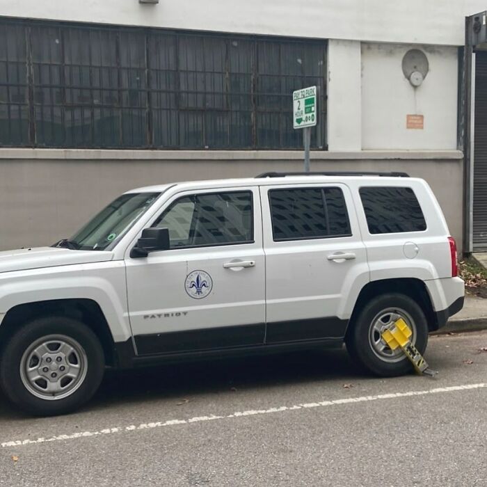 67 Times People Found The Weirdest Things In The Streets