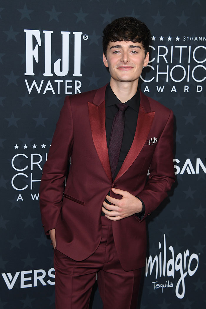 “Needs Help”: Ariana Grande&rsquo;s Photo With Noah Schnapp At Critics Choice Awards Has Fans Talking