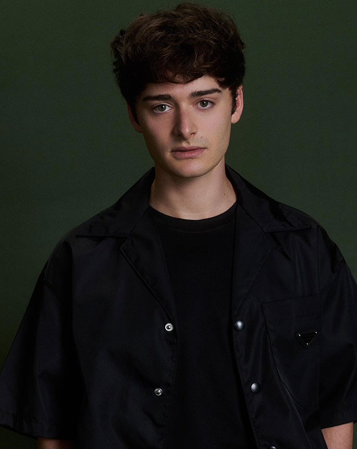 “Needs Help”: Ariana Grande&rsquo;s Photo With Noah Schnapp At Critics Choice Awards Has Fans Talking