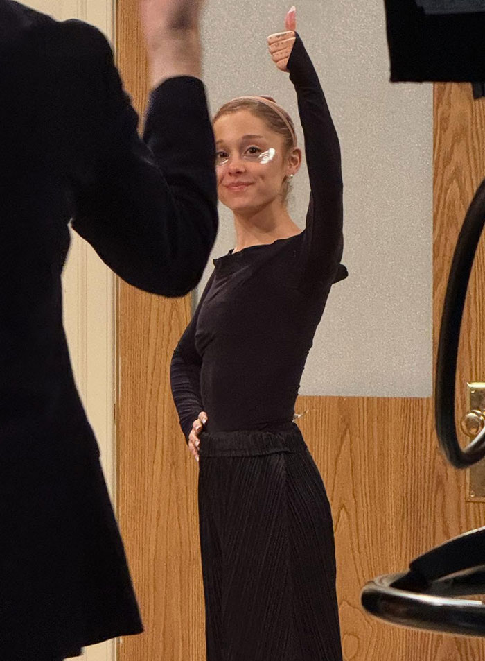 “Needs Help”: Ariana Grande&rsquo;s Photo With Noah Schnapp At Critics Choice Awards Has Fans Talking